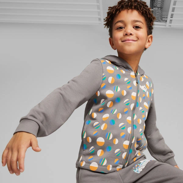 “Puma Ess+ Summer Camp Hoodie – Anam Cara Comoriúil Dó Scáth na Gréine!” (波尔塔利语，意思是“太阳下爱尔兰之子”)